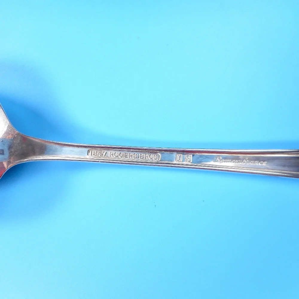 2 Rogers 1847 IS Remembrance Tablespoon Serving Spoon Silver Plated 8 1/2